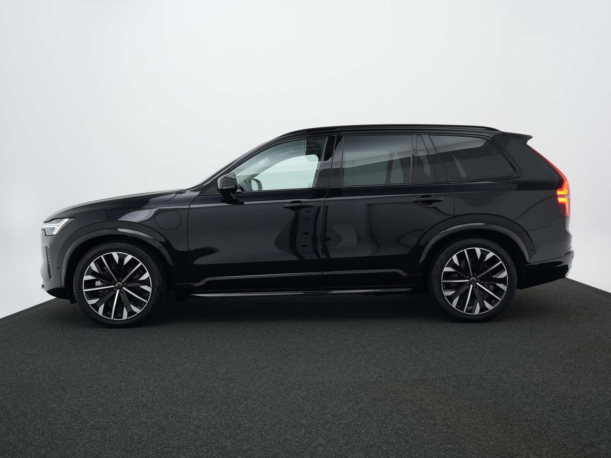 Volvo XC90 T8 Recharge AWD Ultra Dark, Auto's, Dealer onderhouden, Gebruikt, 4 cilinders, 1969 cc
