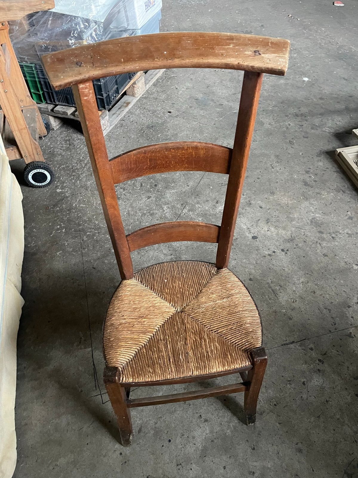 Vintage houten stoel met rieten zitting, kerk zitstoeltje, Ophalen
