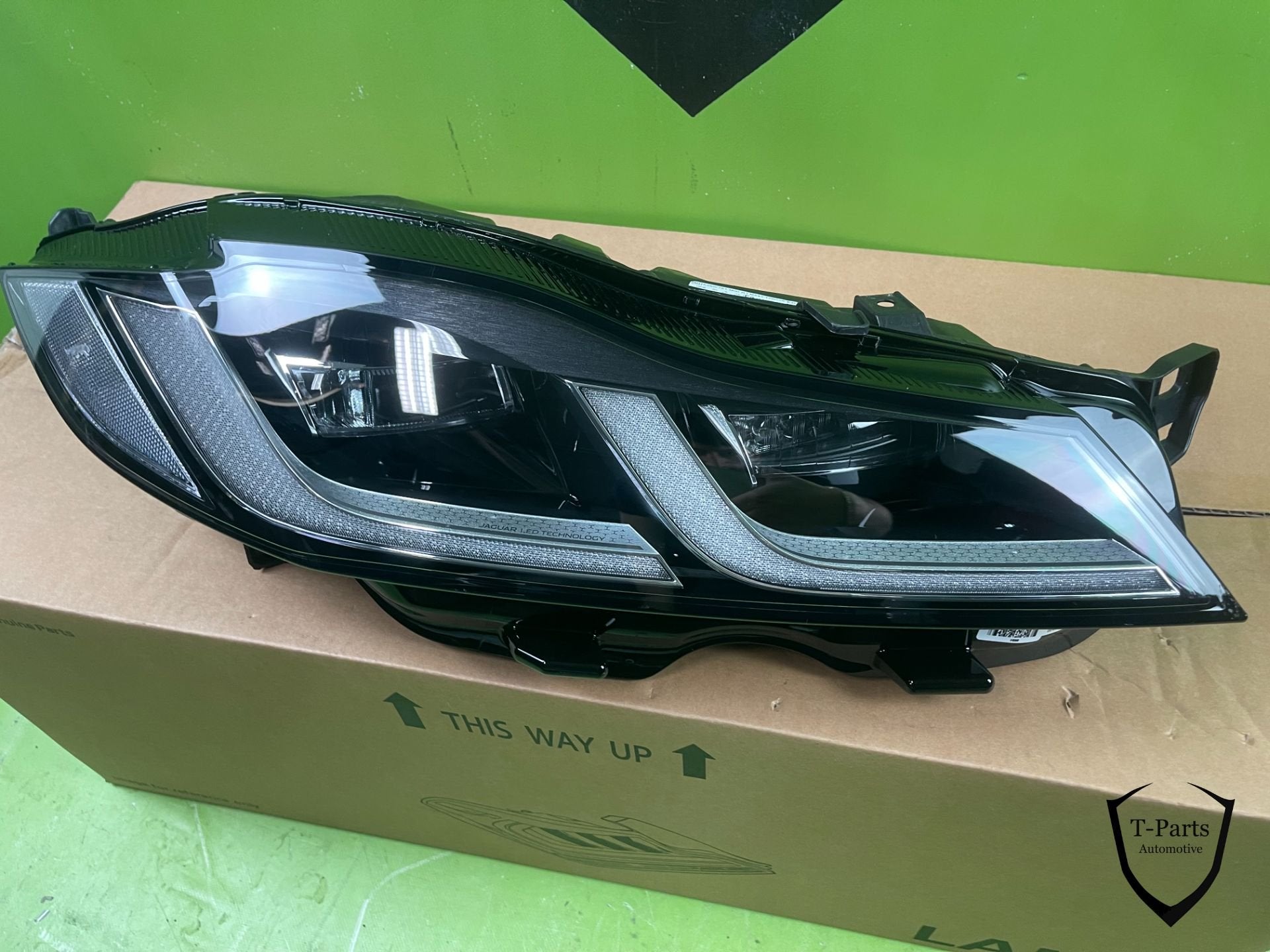 jaguar XF F-pace f pace koplamp rechts mk83-13w029, Nieuw, Abbey Road, Whitley 1
CV3 4LF  Coventry, Jaguar, Jaguar Land Rover Limited
