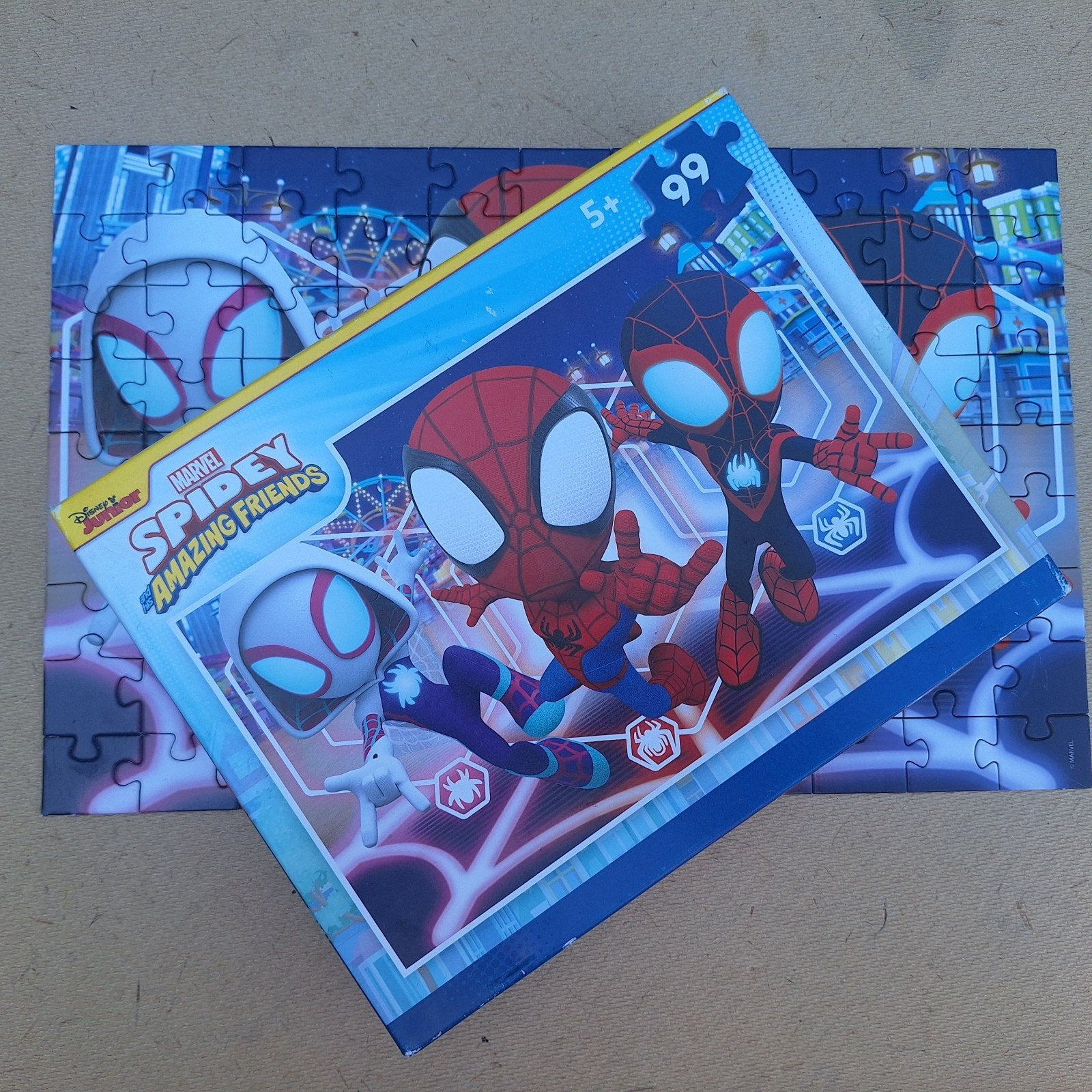 Disney Junior Marvel Spidey Spiderman puzzel 99 stukjes, Ophalen of Verzenden, Meer dan 50 stukjes, Zo goed als nieuw, 4 tot 6 jaar