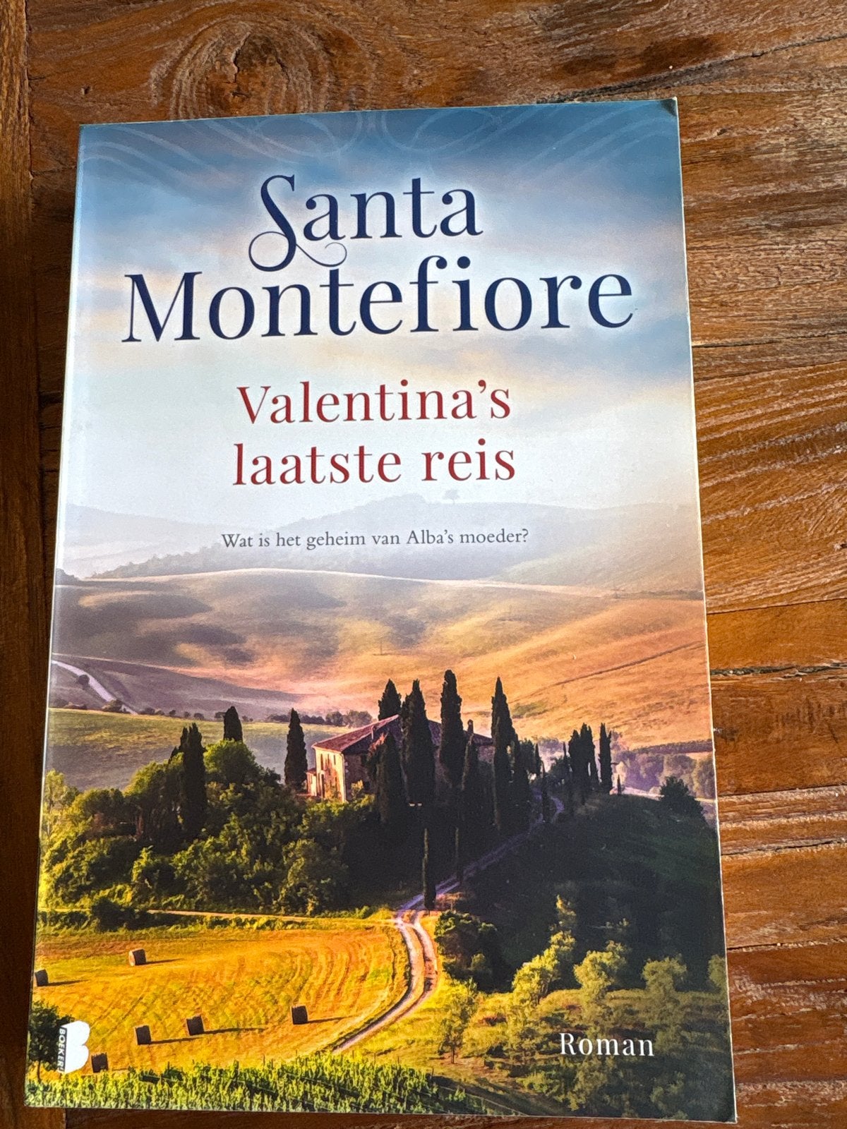 Santa Montefiore - Valentina's laatste reis (Roman), Ophalen of Verzenden, Zo goed als nieuw, Europa overig