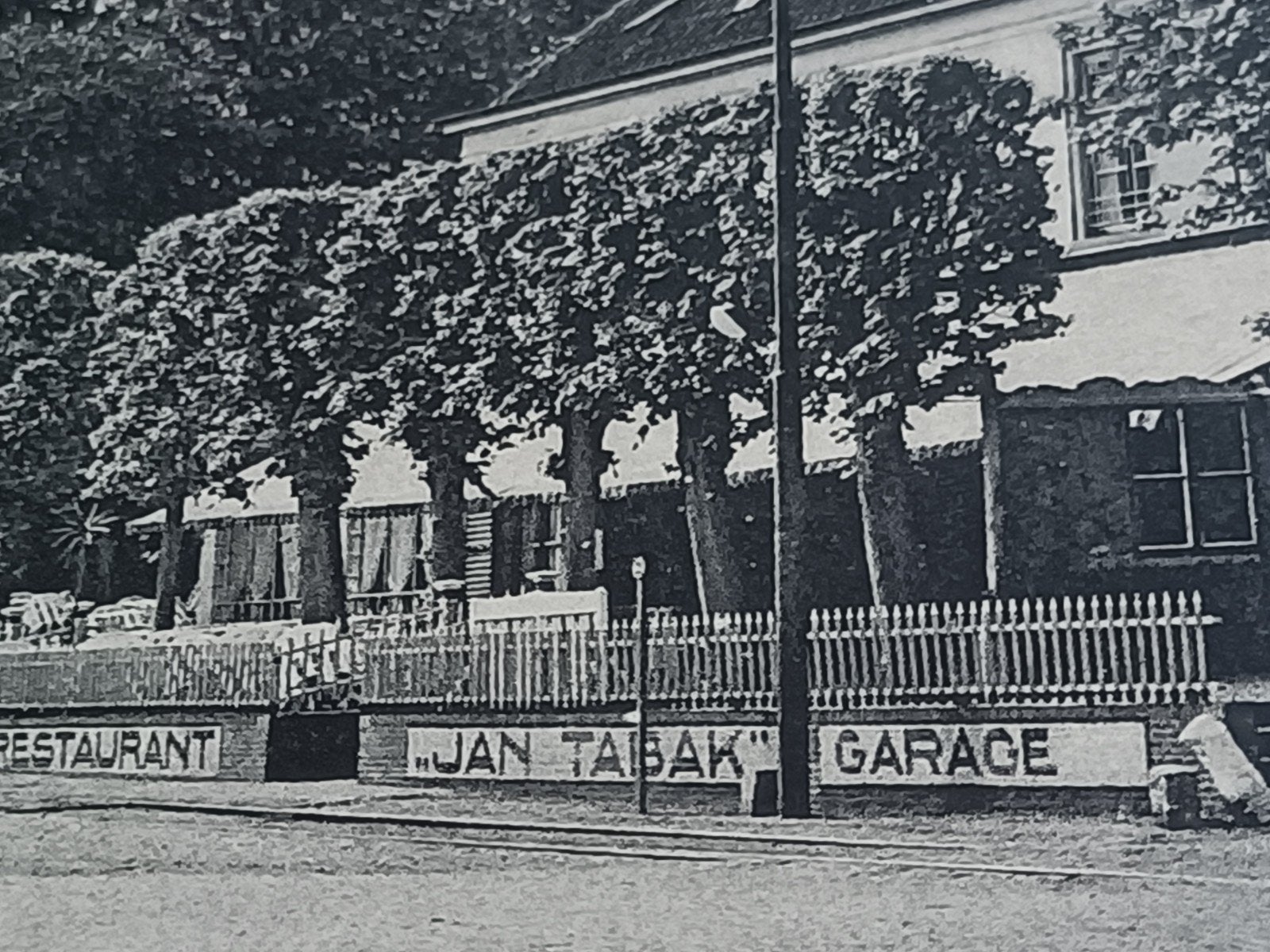 Bussum. Rijksstraatweg. Hotel Jan Tabak. Garage, Ophalen of Verzenden, 1920 tot 1940, Noord-Holland