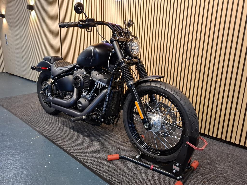 Harley davidson steet bob bj 2018 km 22200, 2 cilinders, Occasion, Particulier, Meer dan 35 kW