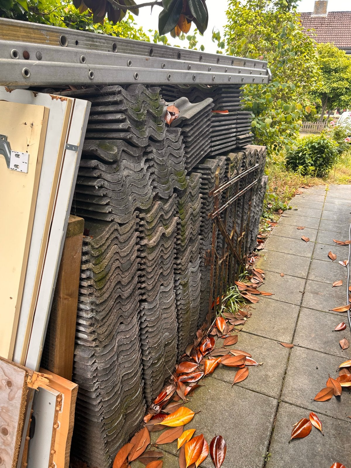 Gebruikte dakpannen Grijs, Doe-het-zelf en Verbouw, Dakpannen en Dakbedekking, Ophalen, Gebruikt, Steen of Klei, 15 m² of meer