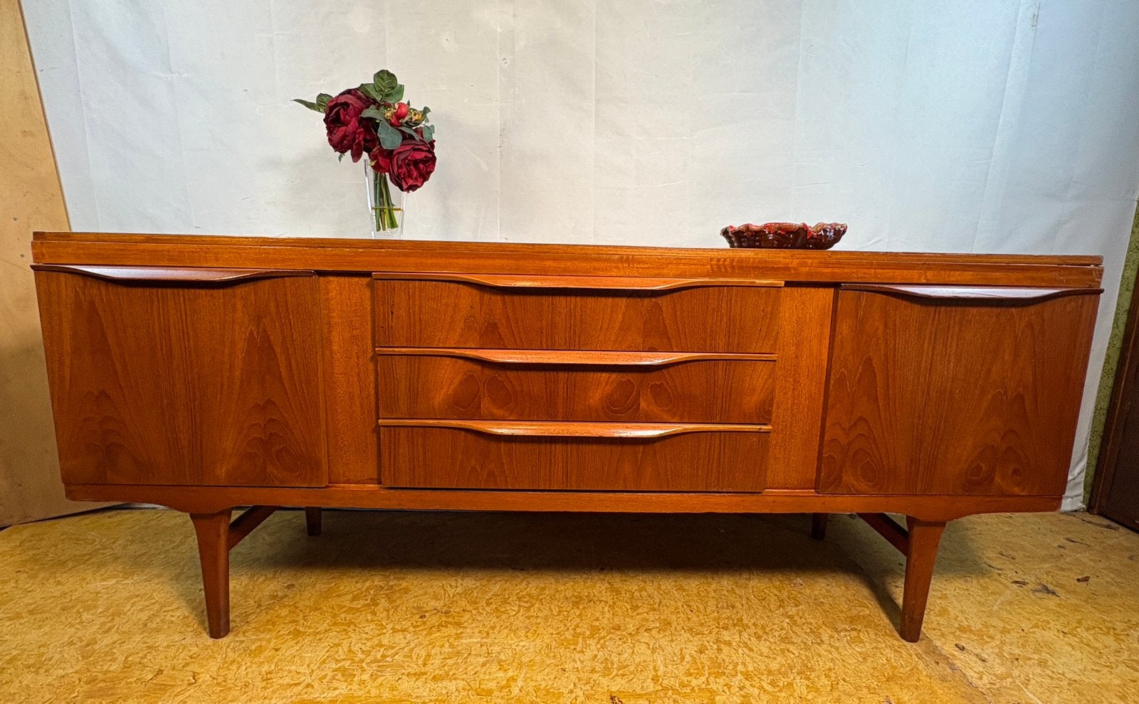 Gratis bezorging!MidCentury Retro Vintage Teak Dressoir 1960, Elliots of Newbury, Gebruikt, Met lade(s), Mid century retro vintage teak dressoir 1960 Deens Design Brits
