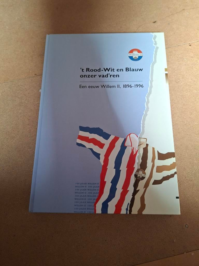 Boek: 't Rood-Wit en Blauw onzer vad'ren - Willem II, Ophalen of Verzenden, Zo goed als nieuw, Onbekend, Overige sporten