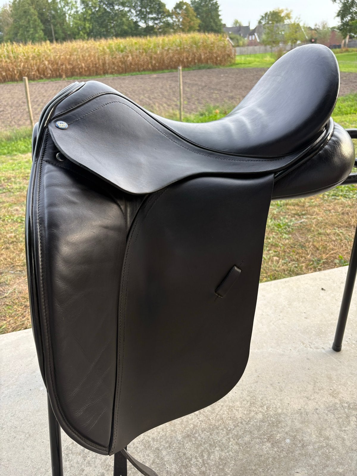 KM Dressage Deluxe, Dressuurzadel 17,5” boommaat M, Dieren en Toebehoren, Ophalen of Verzenden, Zo goed als nieuw, Dressuur