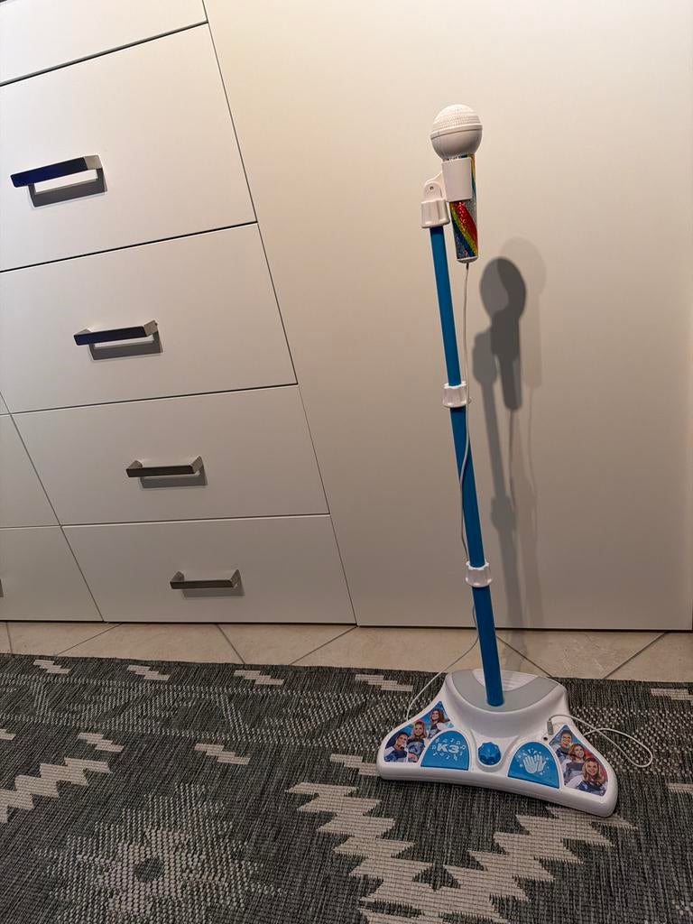 K3 Karaoke Microfoon met standaard - Zing mee met K3!, Ophalen of Verzenden, Gebruikt, Microfoon(s)