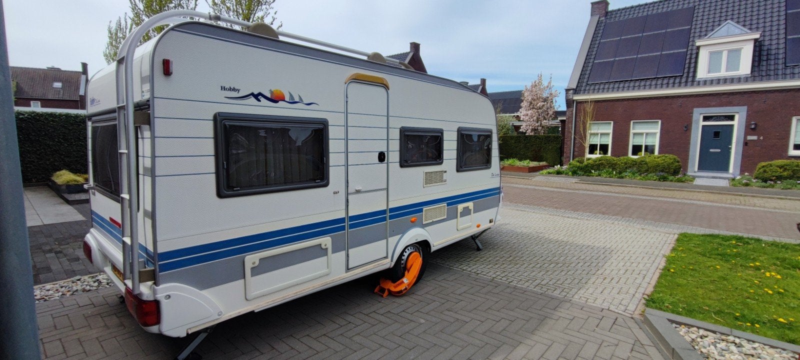 Hobby De Luxe Caravan - Comfortabel en Compleet, Vast bed, Rondzit, Hobby, Particulier