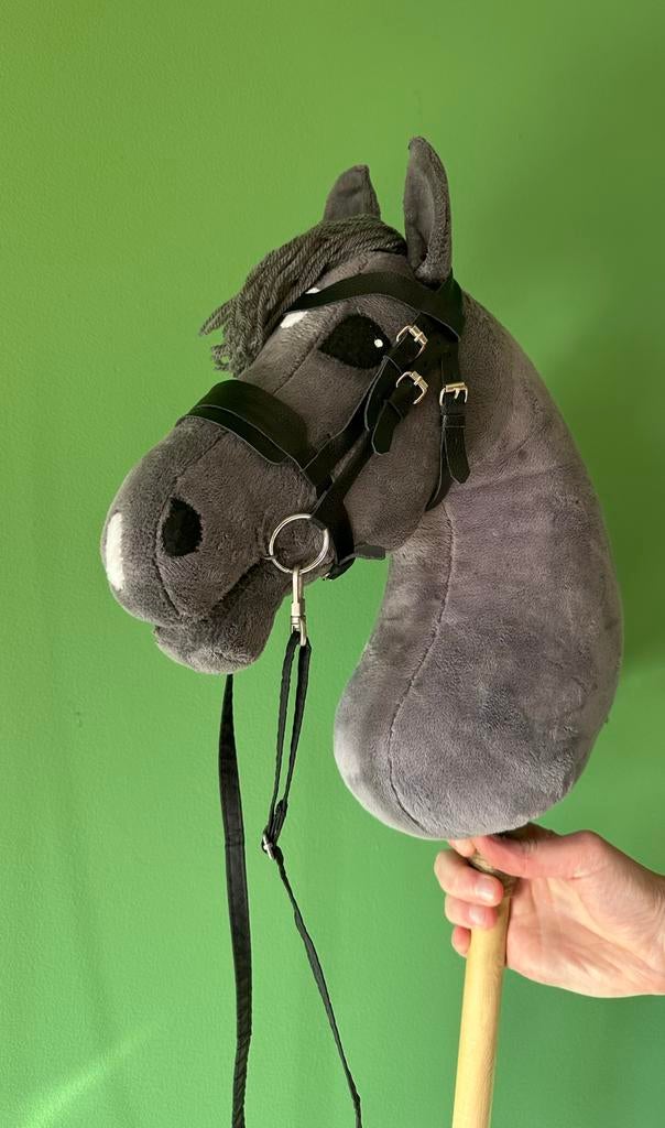 HIB hobbyhorse grijs met hoofdstel, Ophalen of Verzenden, Zo goed als nieuw, Jongen of Meisje