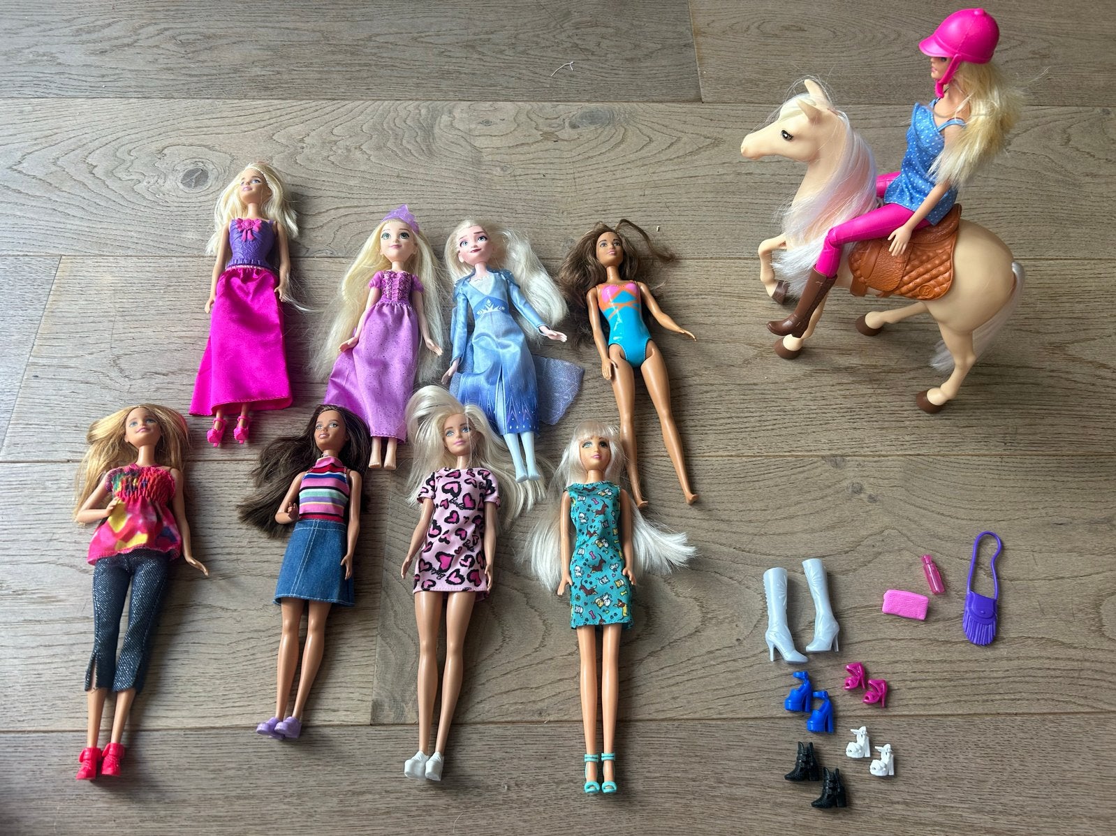 Barbiepoppen met accessoires en paard, Ophalen of Verzenden, Zo goed als nieuw, Barbie