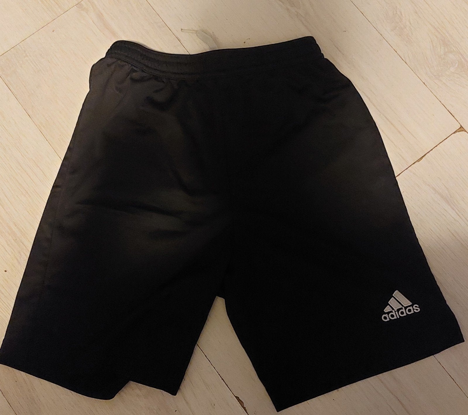 Adidas sportbroekje maat 152, Kinderen en Baby's, Kinderkleding | Maat 152, Adidas, Gebruikt, Jongen of Meisje, Sport- of Zwemkleding