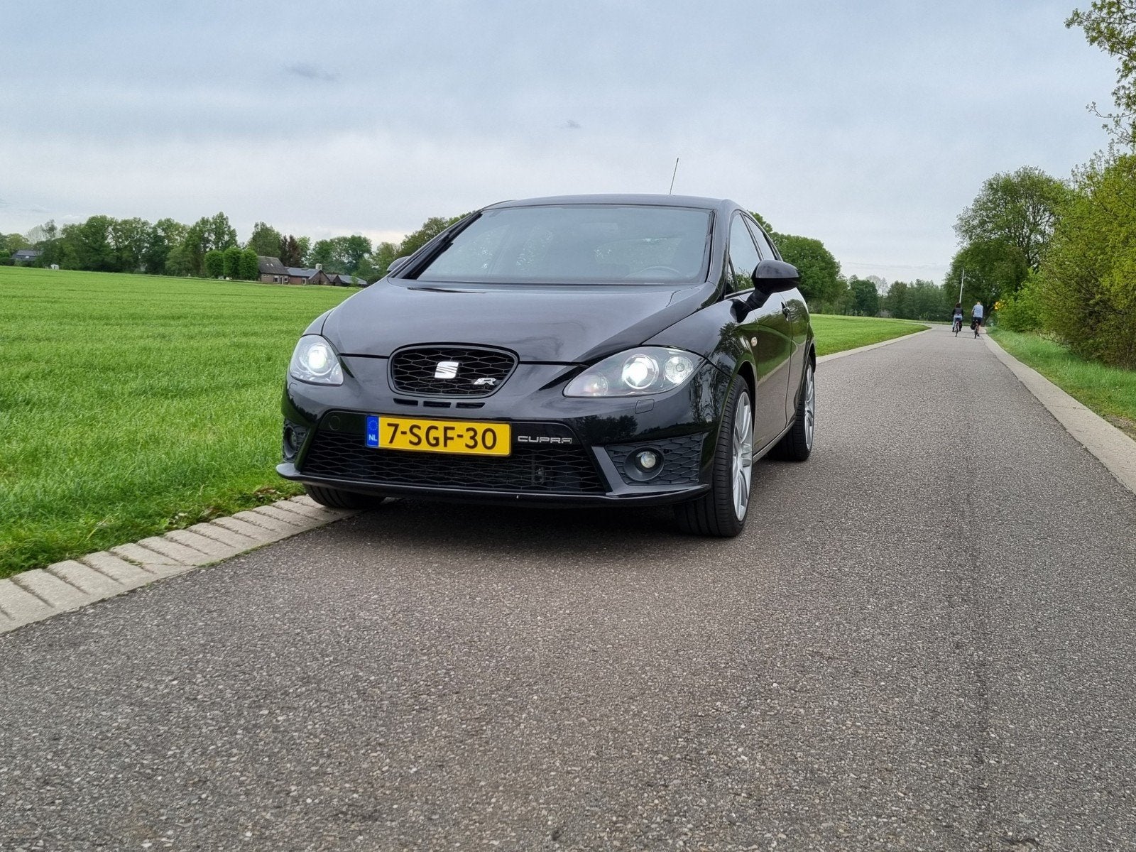 Seat Leon 2.0 TSI 195KW Cupra R 2011 Zwart