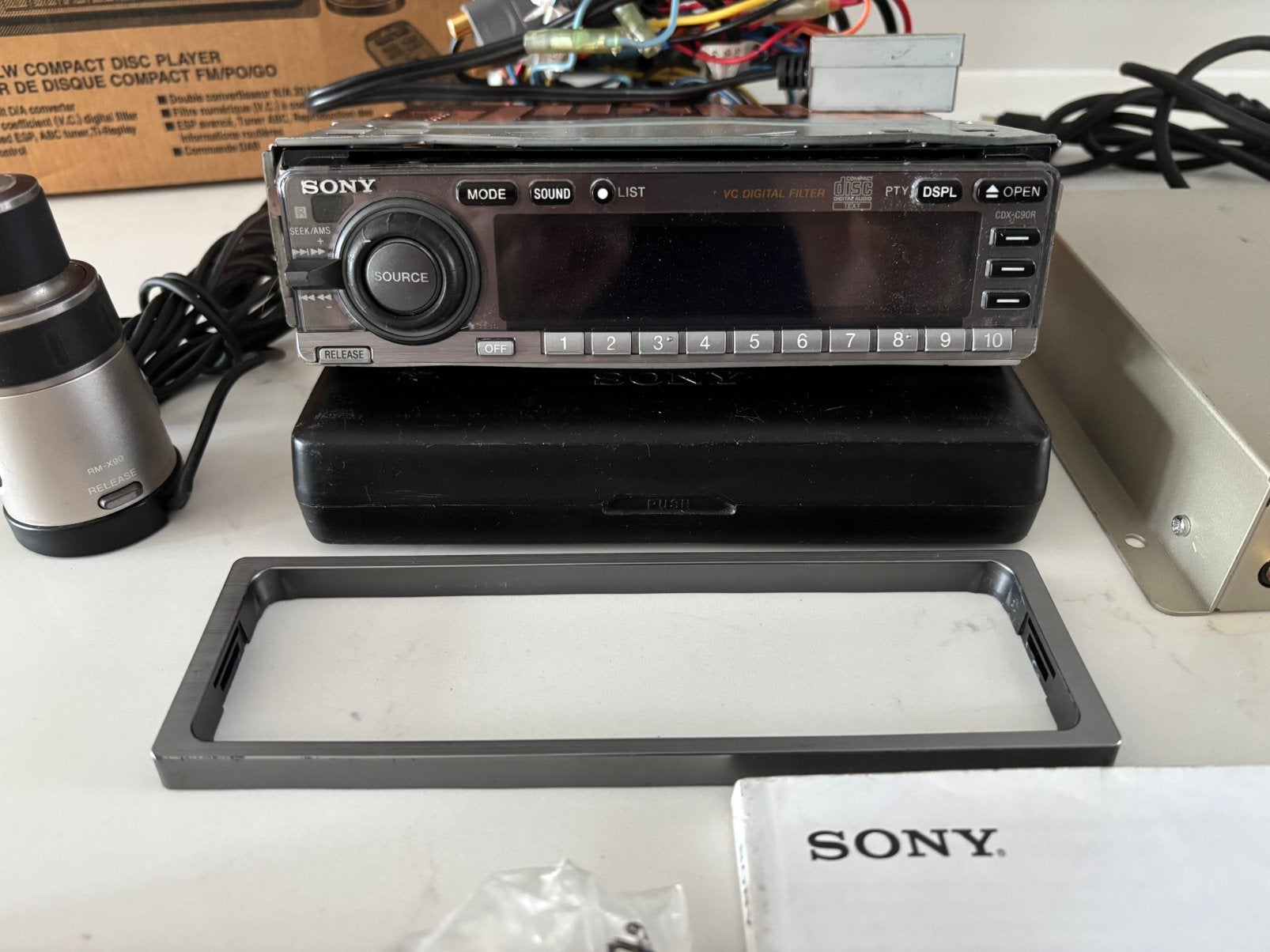 Sony CDX C90 compleet uit 1998, Auto diversen, Ophalen of Verzenden, Zo goed als nieuw
