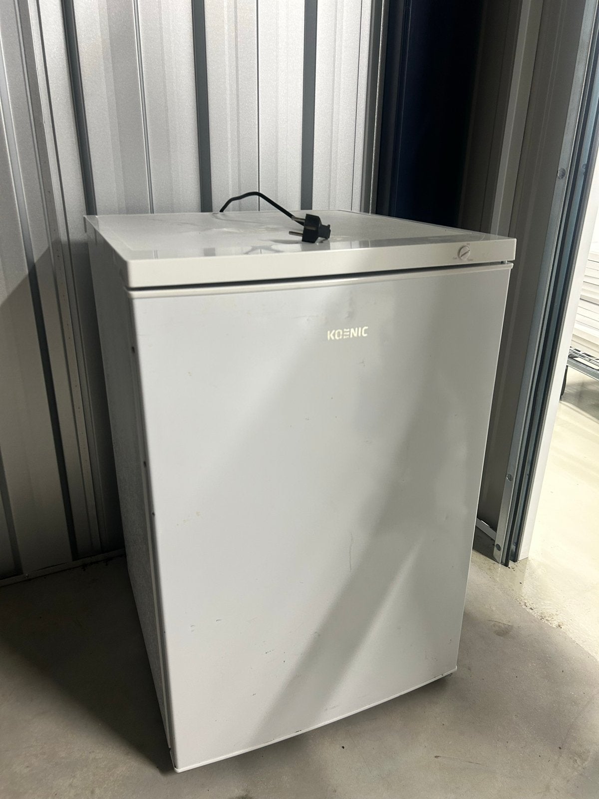 Koenic Vriezer Zonder Lades - Compact en Efficiënt, Gebruikt, 75 tot 100 liter, Met aparte vriezer, 45 tot 60 cm