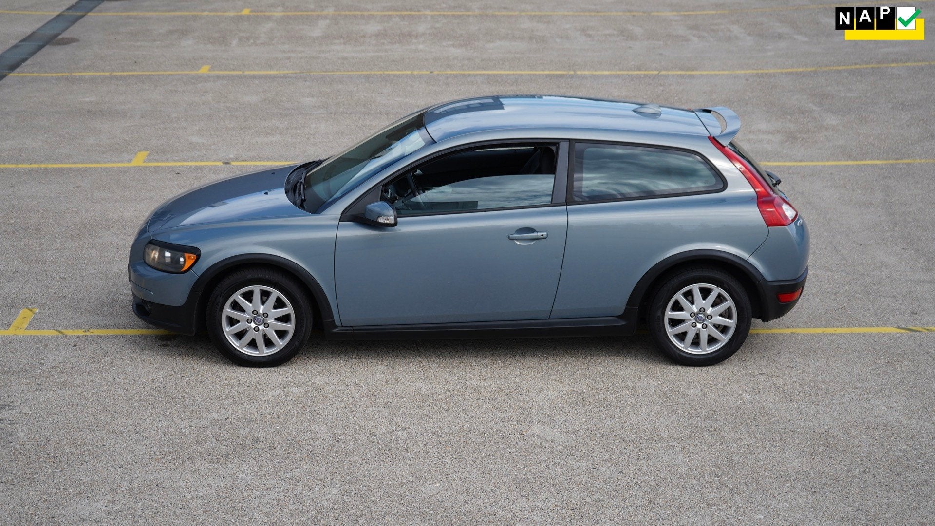 Volvo C30 1.6 Momentum, Voorwielaandrijving, Gebruikt, 4 cilinders, Handgeschakeld