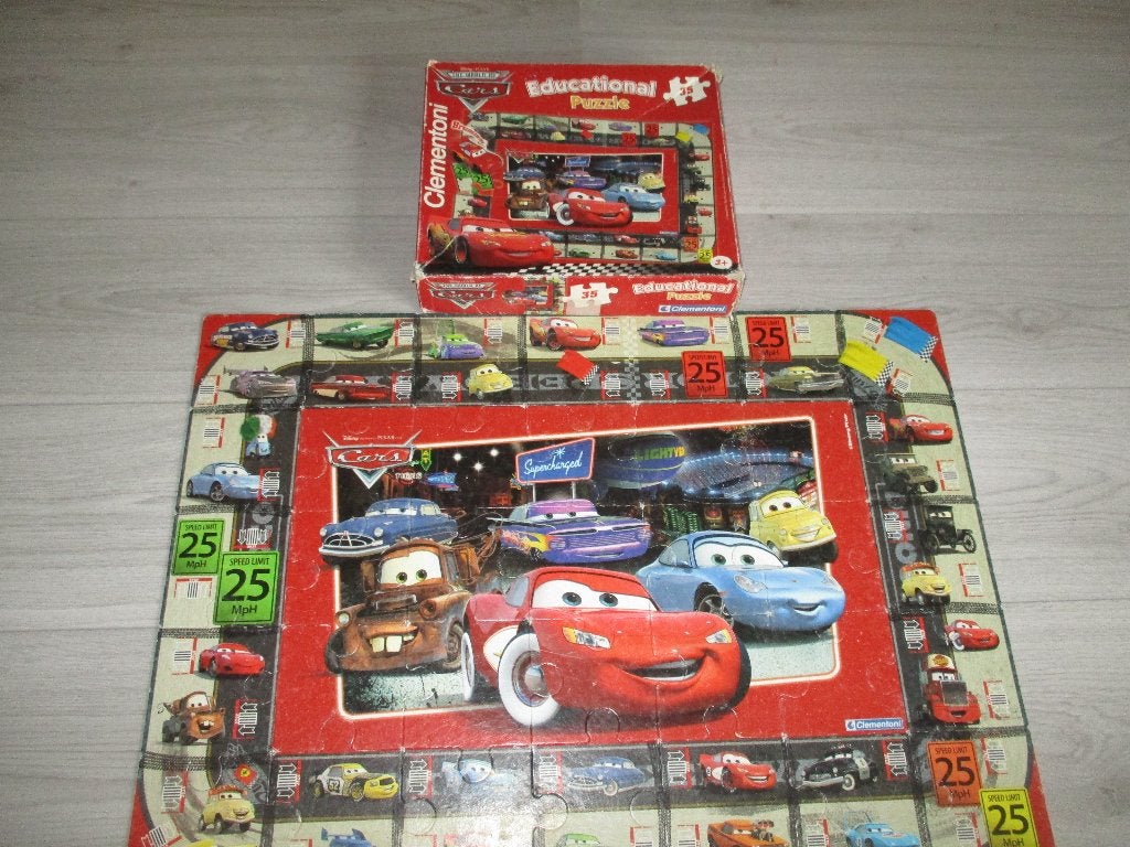 5 cars puzzels en speeldoos, Kinderen en Baby's, Speelgoed | Kinderpuzzels, Ophalen of Verzenden, 10 tot 50 stukjes, Gebruikt