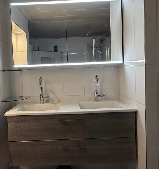 Badkamermeubel met dubbele wastafel en spiegelkast, Huis en Inrichting, Badkamer | Badkamermeubels, Ophalen, Gebruikt, 100 tot 150 cm
