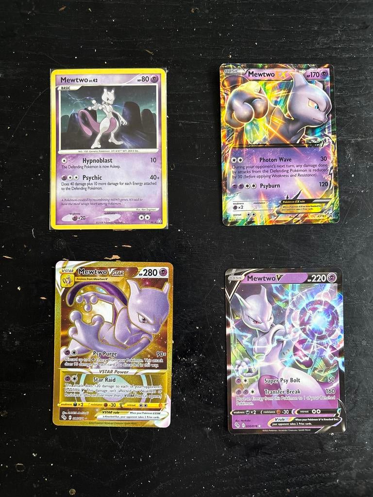4 Mewtwo Pokémon kaarten met hoesjes, Ophalen of Verzenden, Gebruikt, Meerdere kaarten, Foil
