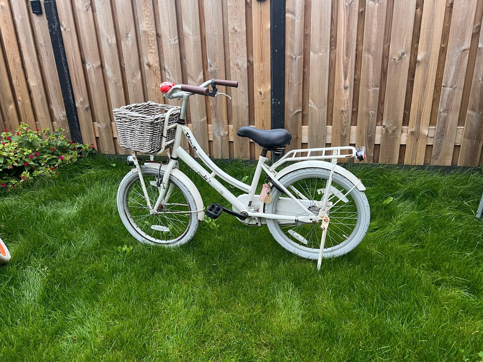 Kinderfiets wit met mandje - Gebruikt, Ophalen, Gebruikt, Terugtraprem, 16 tot 20 inch