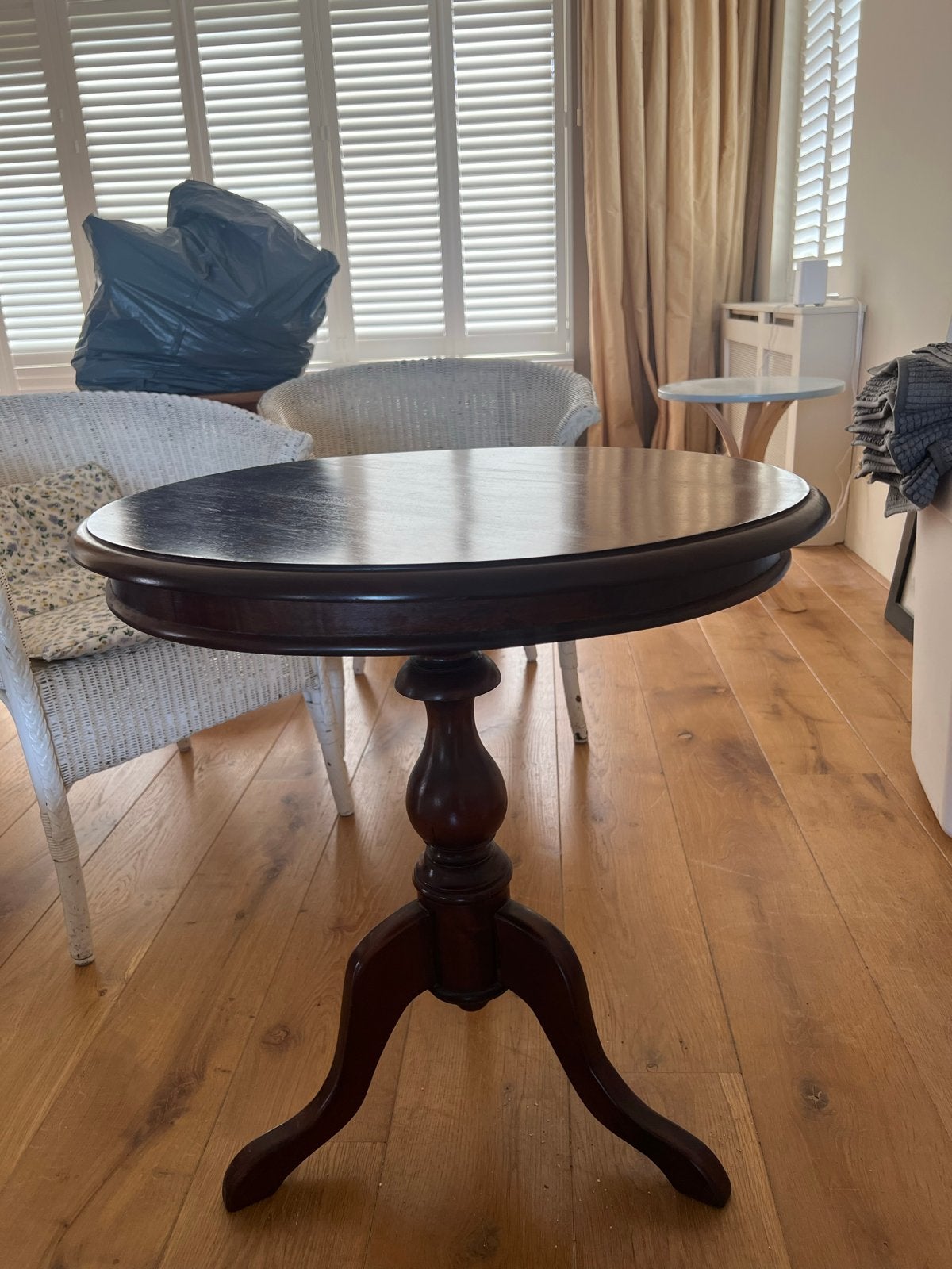 Antieke ronde bijzettafel - Donkerbruin hout, Antiek en Kunst, Ophalen