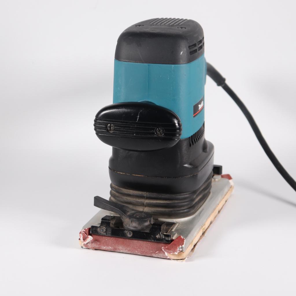 Makita 9046 Vlakschuurmachine 230V - Incl. Garantie (B), Makita, Gebruikt, Support@makita.com, Makita Corporation, 3-11-8, Sumiyoshi-cho, 
Anjo, Aichi 446-8502
Japan