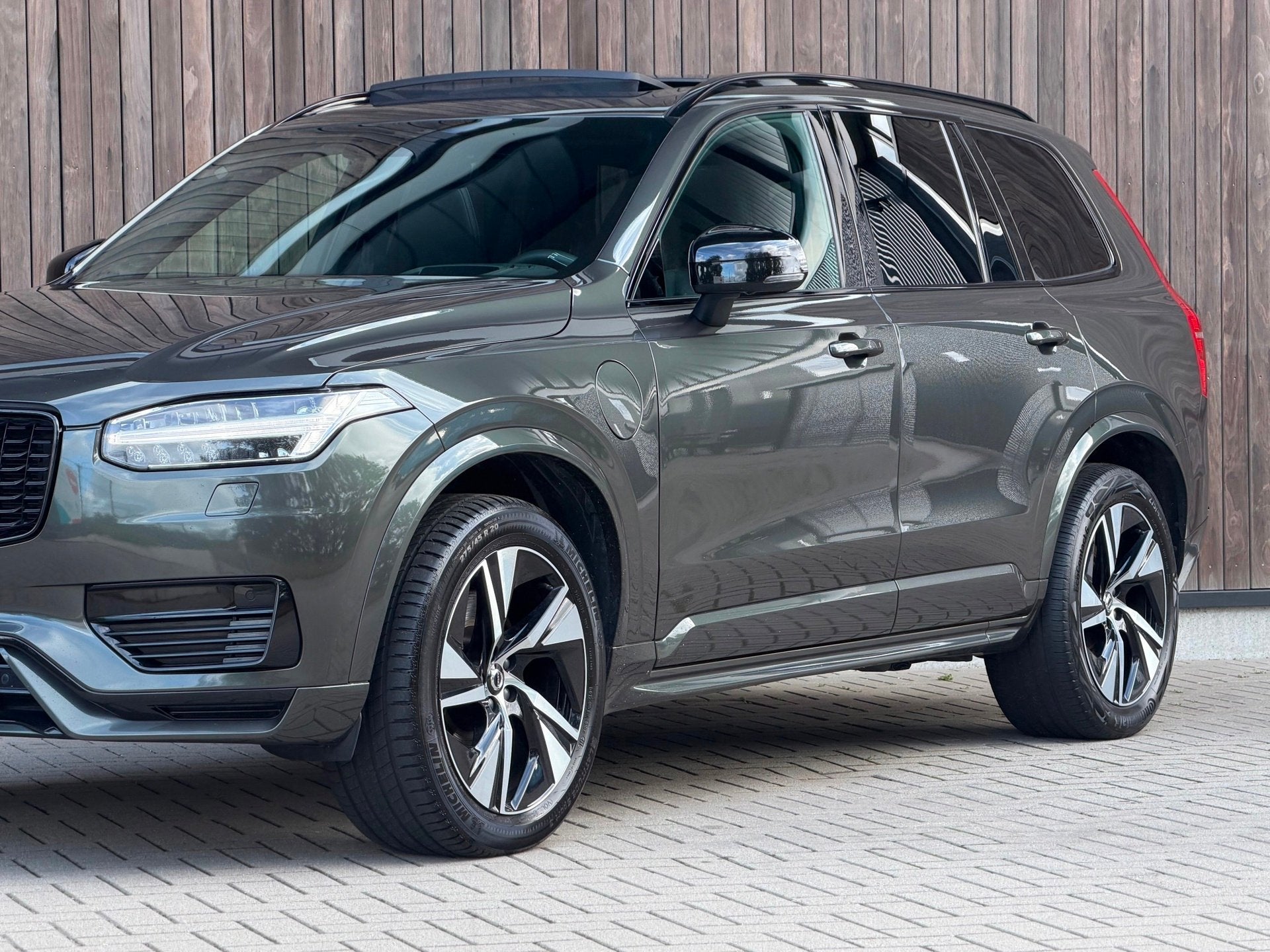 Volvo XC90 2.0 T8 Recharge AWD Plus Dark / Luchtvering /, Dealer onderhouden, Gebruikt, 4 cilinders, 1969 cc