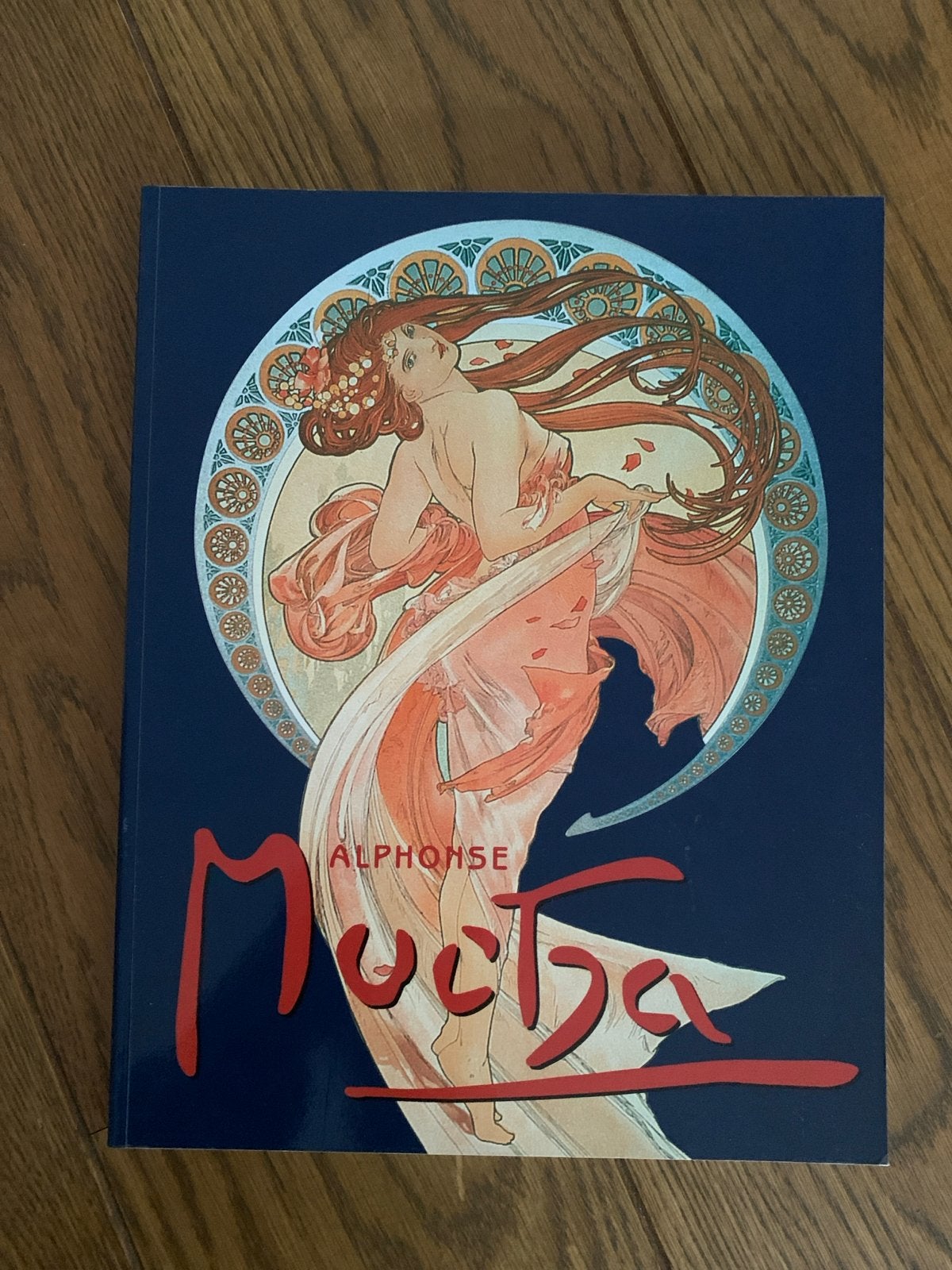 Alphonse Mucha: Art Nouveau Meesterwerken, Ophalen of Verzenden, Zo goed als nieuw, Overige onderwerpen