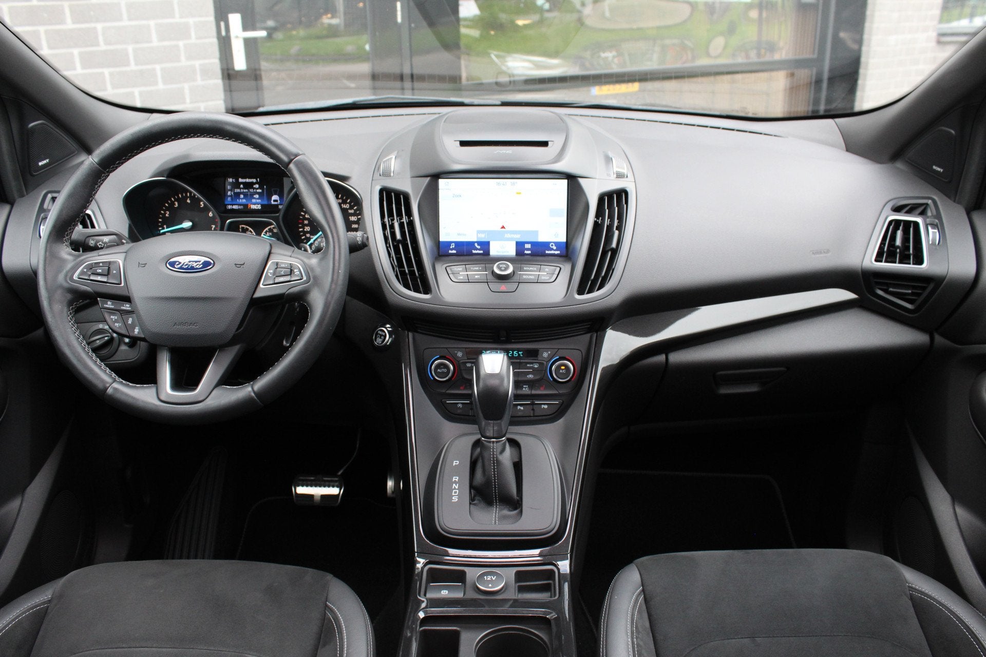Ford Kuga 1.5 EcoBoost ST Line AWD / Panoramadak / Trekhaak, Auto's, 4 cilinders, Zwart, Bedrijf, Vierwielaandrijving