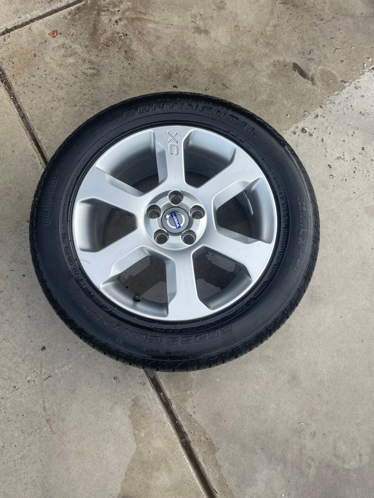 Originele Volvo XC70 17 inch velgen met zomerbanden 235/55, Ophalen, Gebruikt, Velg(en), 17 inch
