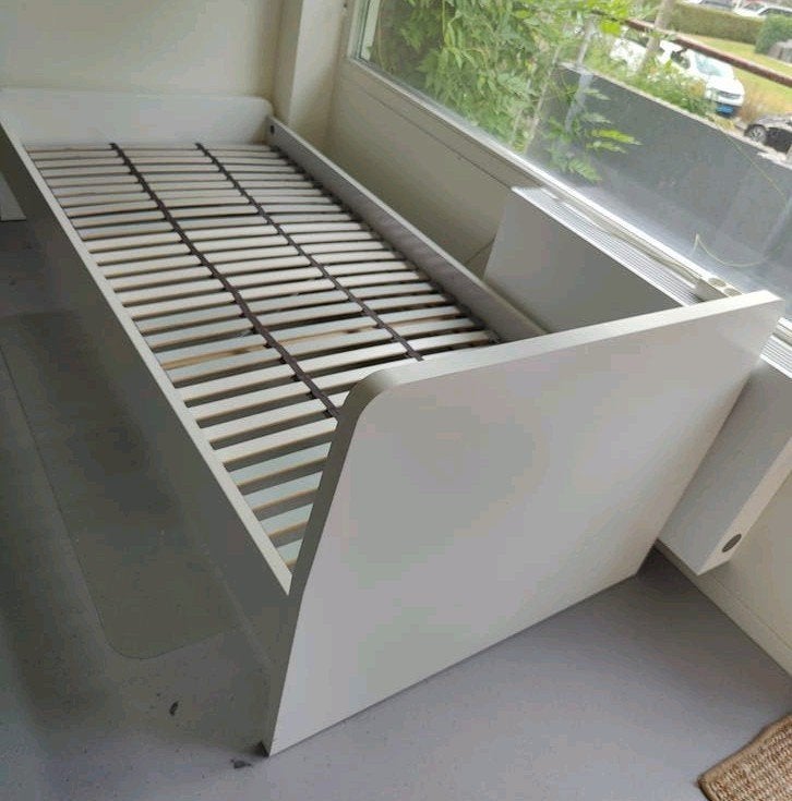 Eenpersoonsbed van Ikea, met lattenbodem., Huis en Inrichting, Slaapkamer | Bedden, Ophalen, Overige materialen, Gebruikt, 90 cm