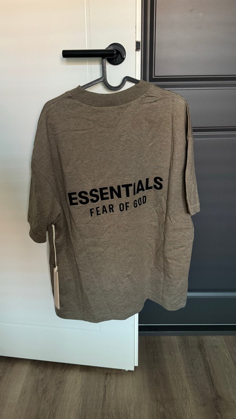Fear of God Essentials Set (T-shirt + Short) - Nieuw, Ophalen, Nieuw, Maat 48/50 (M), Bruin