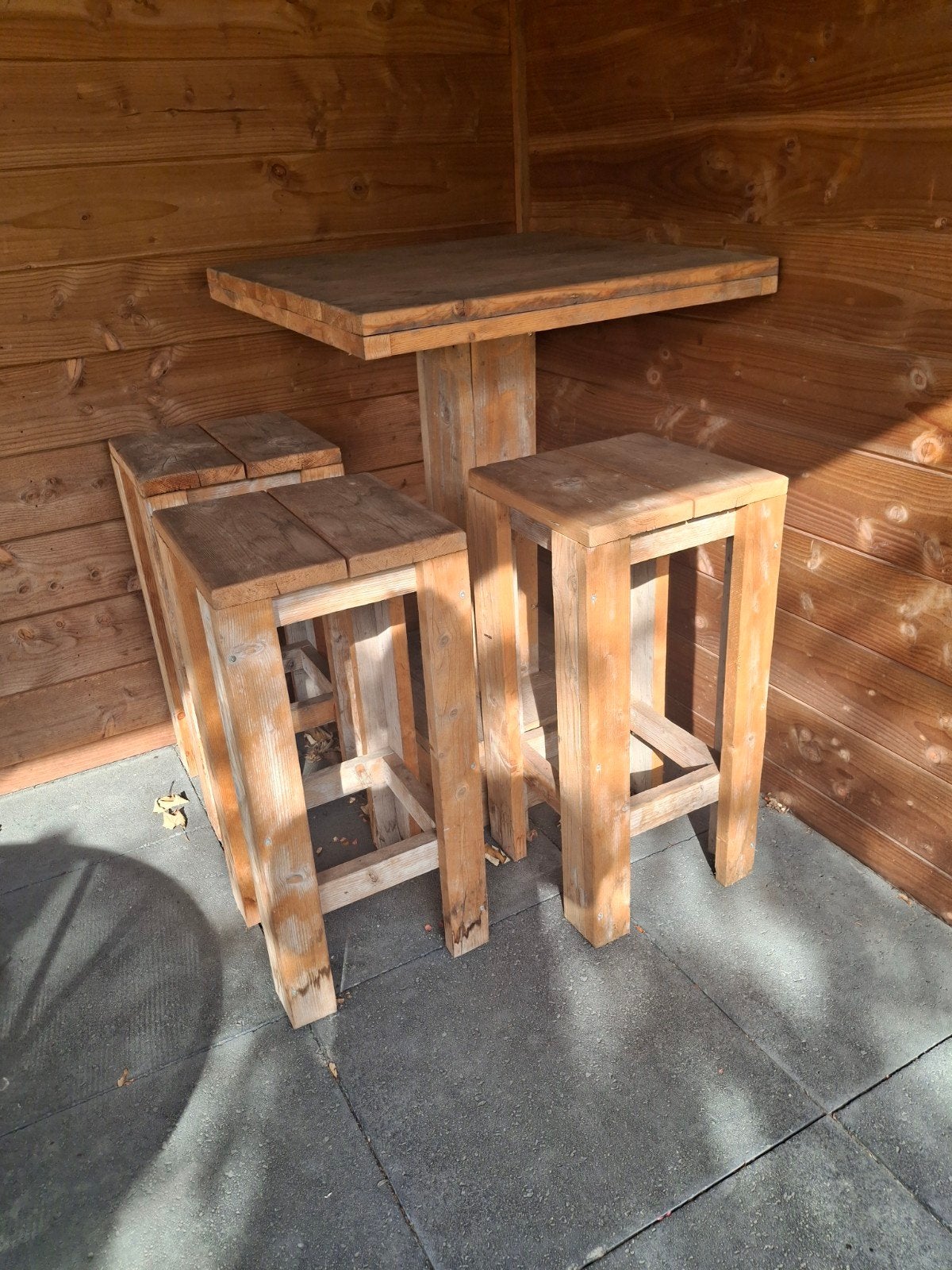 Houten bartafel met 3 krukken - ideaal voor buiten!, Ophalen, Gebruikt