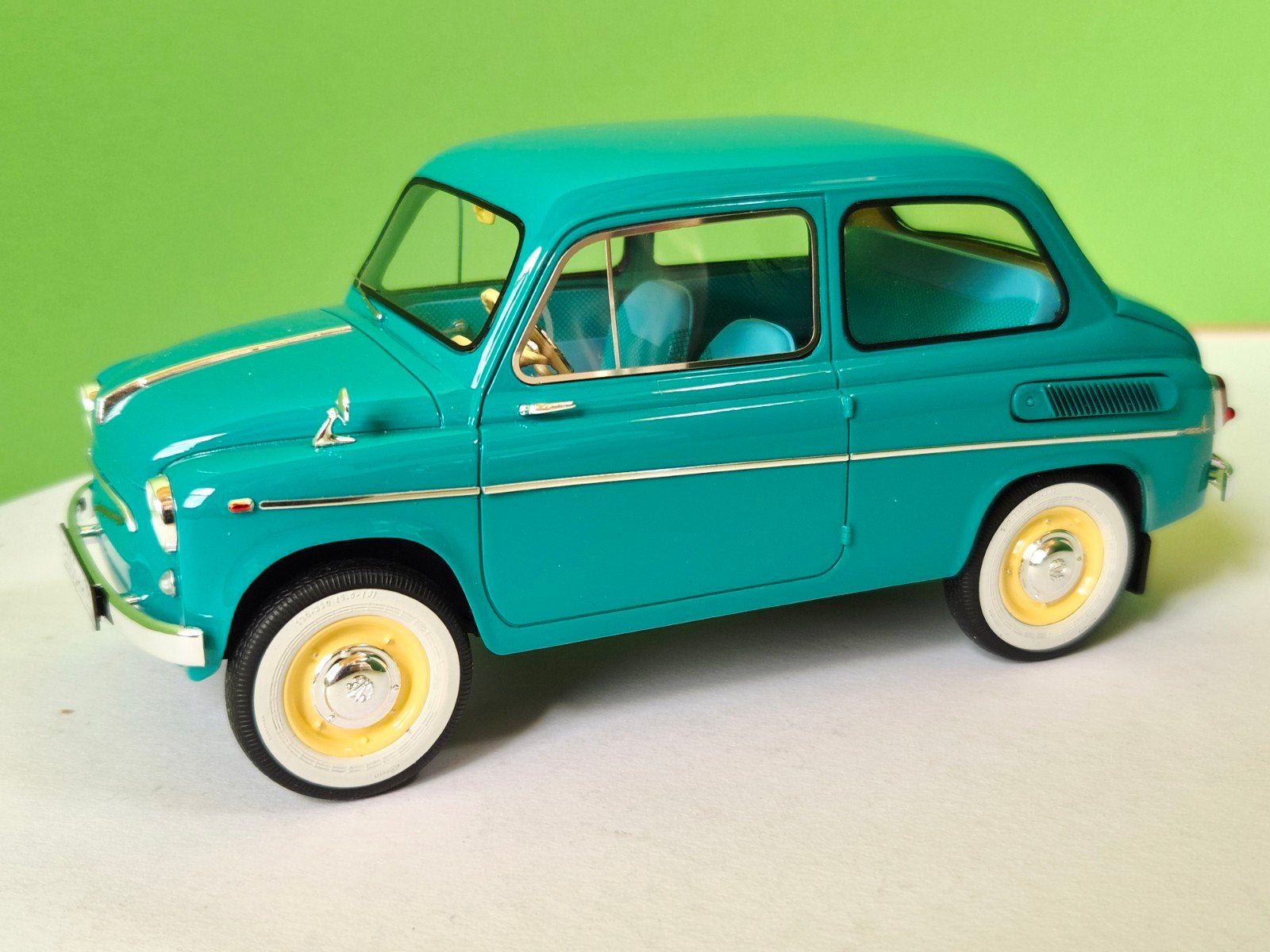Zaporozhets ZAZ-965AE 'Jalta' (1963-1965) modelauto 1:18, Ophalen of Verzenden, Nieuw, Auto