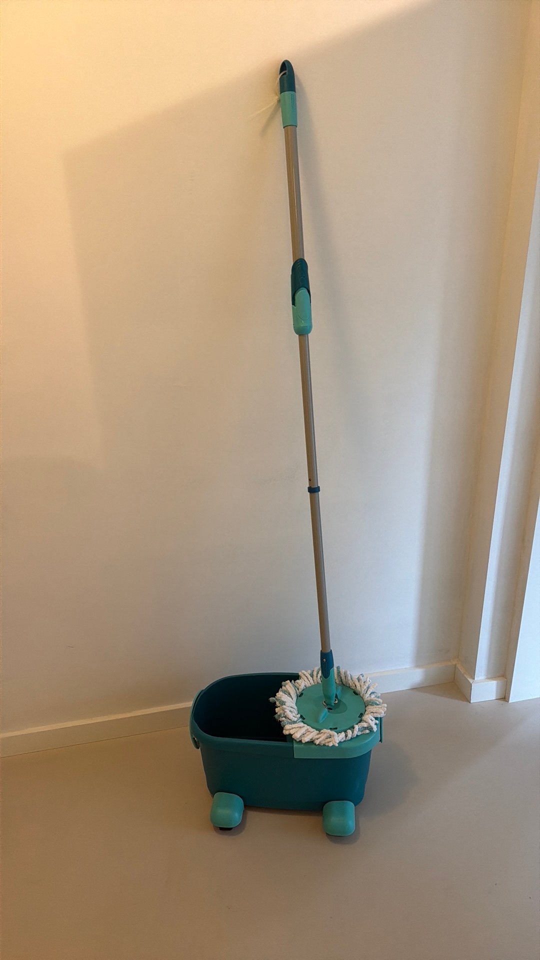 Leifheit Clean Twist Disc mop Ergo met emmer en wieltjes, Ophalen of Verzenden, Dweilemmer, -bak, of -wagen