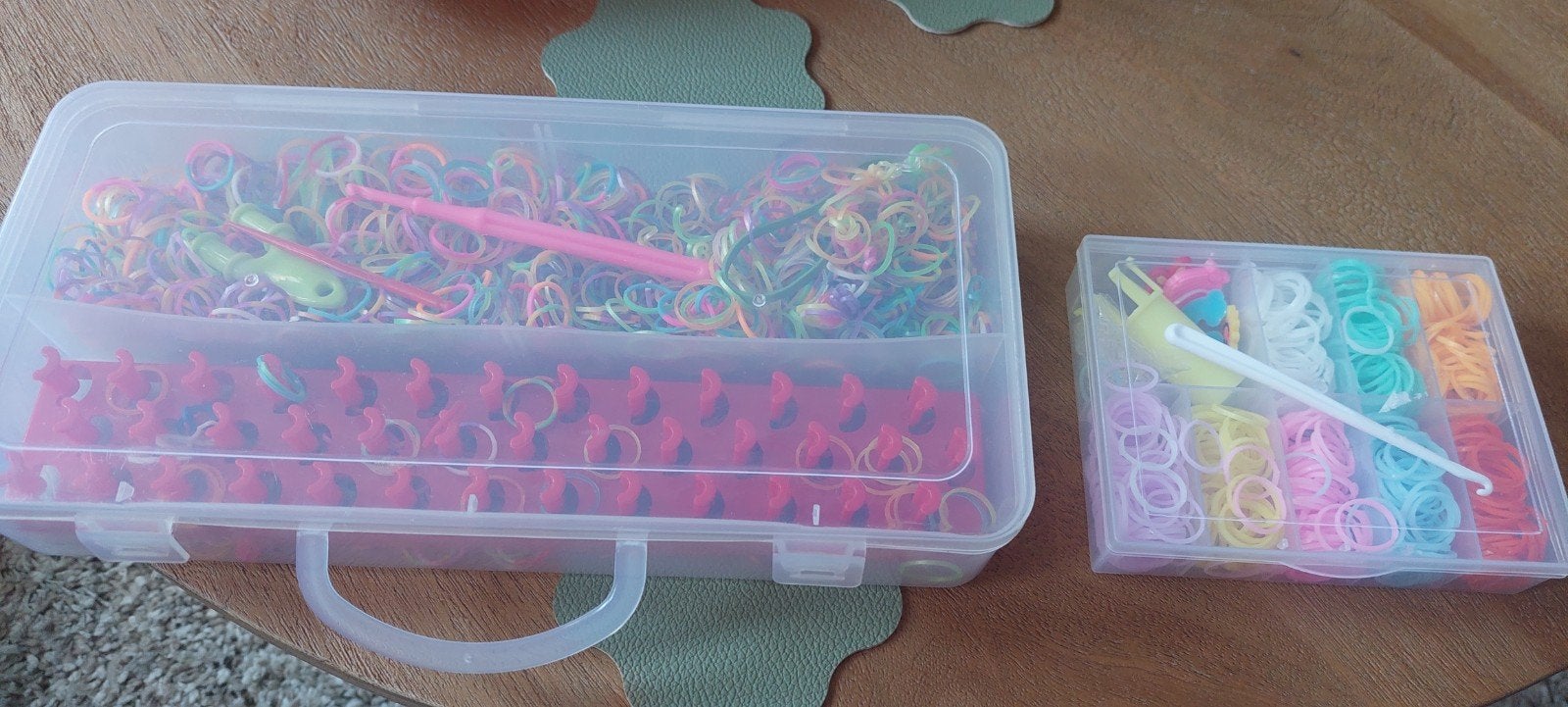 2 opbergdozen voor loom armbandjes maken met elastiekjes +, Overige thema's, Meerkleurig, Ophalen of Verzenden, Zo goed als nieuw