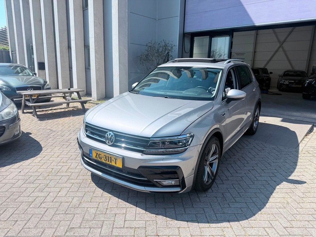 Volkswagen Tiguan 1.4 TSI ACT 3x R-Line! AUTOMAAT! FULL! PAN, Auto's, Volkswagen, 4 cilinders, 150 pk, Leder, Automatische klimaatregeling