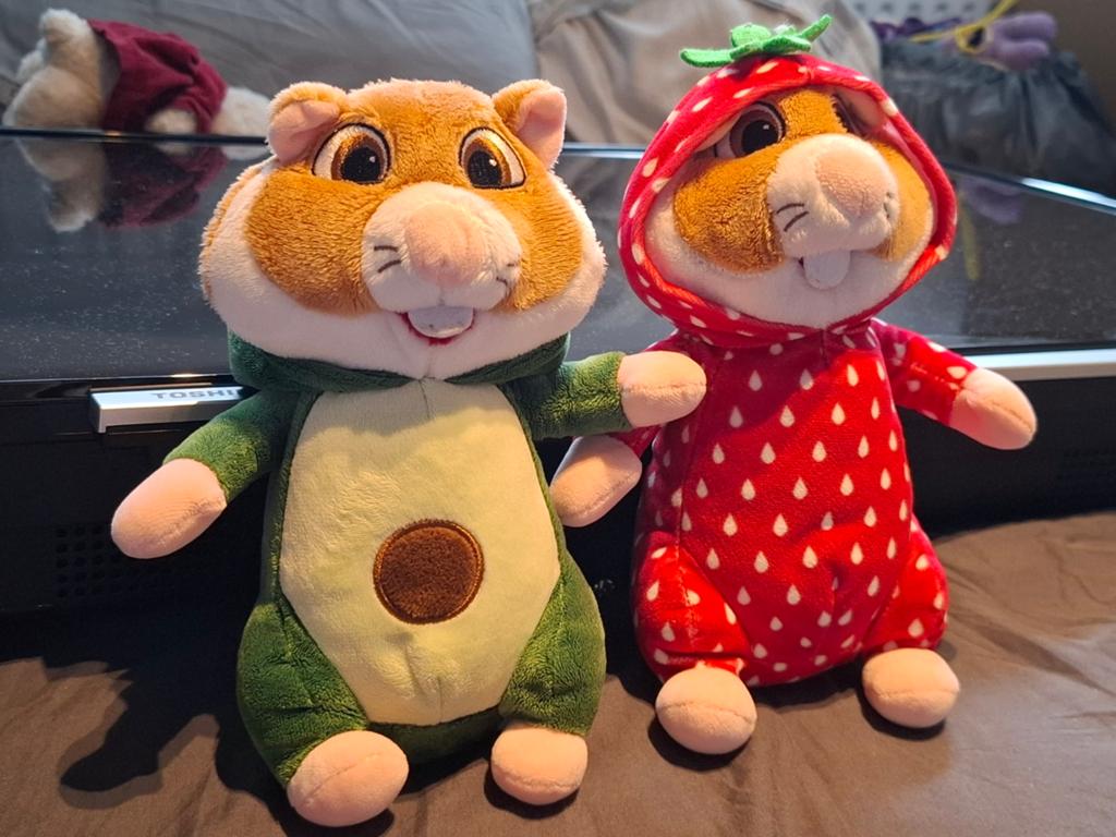 Leuke Hamster Knuffels: Avocado & Aardbei Outfits, Hamster, Ophalen of Verzenden, Zo goed als nieuw, Met kleding of accessoire