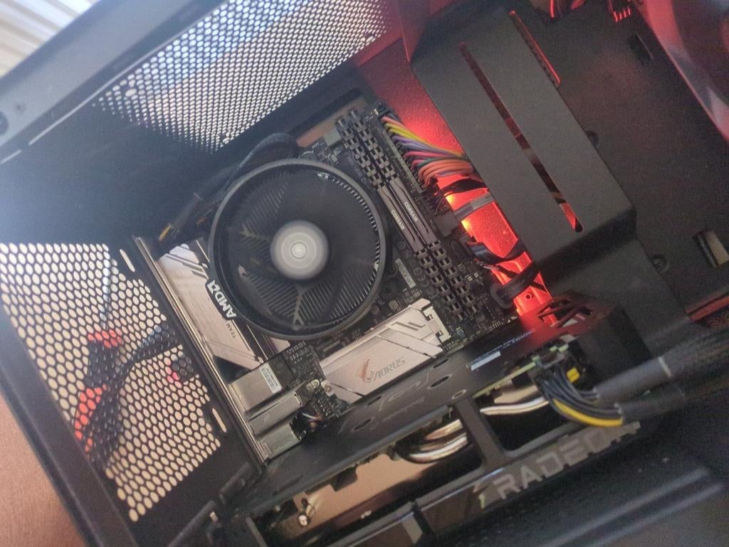 Gaming PC met AMD RX 9060xt 16gb Ryzen 7 5800X en Radeon GPU, Computers en Software, Processors, Ophalen of Verzenden, Zo goed als nieuw