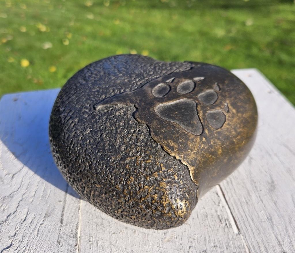 bronzen urn / URN MET AFDRUK VAN EEN KATTENPOOT / ASURN, Dieren en Toebehoren, Huis en tuin decoratie Marie, Nieuw, Info@huisentuindecoratiemarie.nl