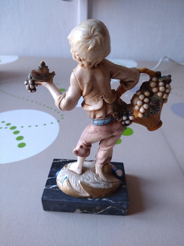 Vintage beeldje v. Fontanini Simonetti - Jongen met druiven, Ophalen
