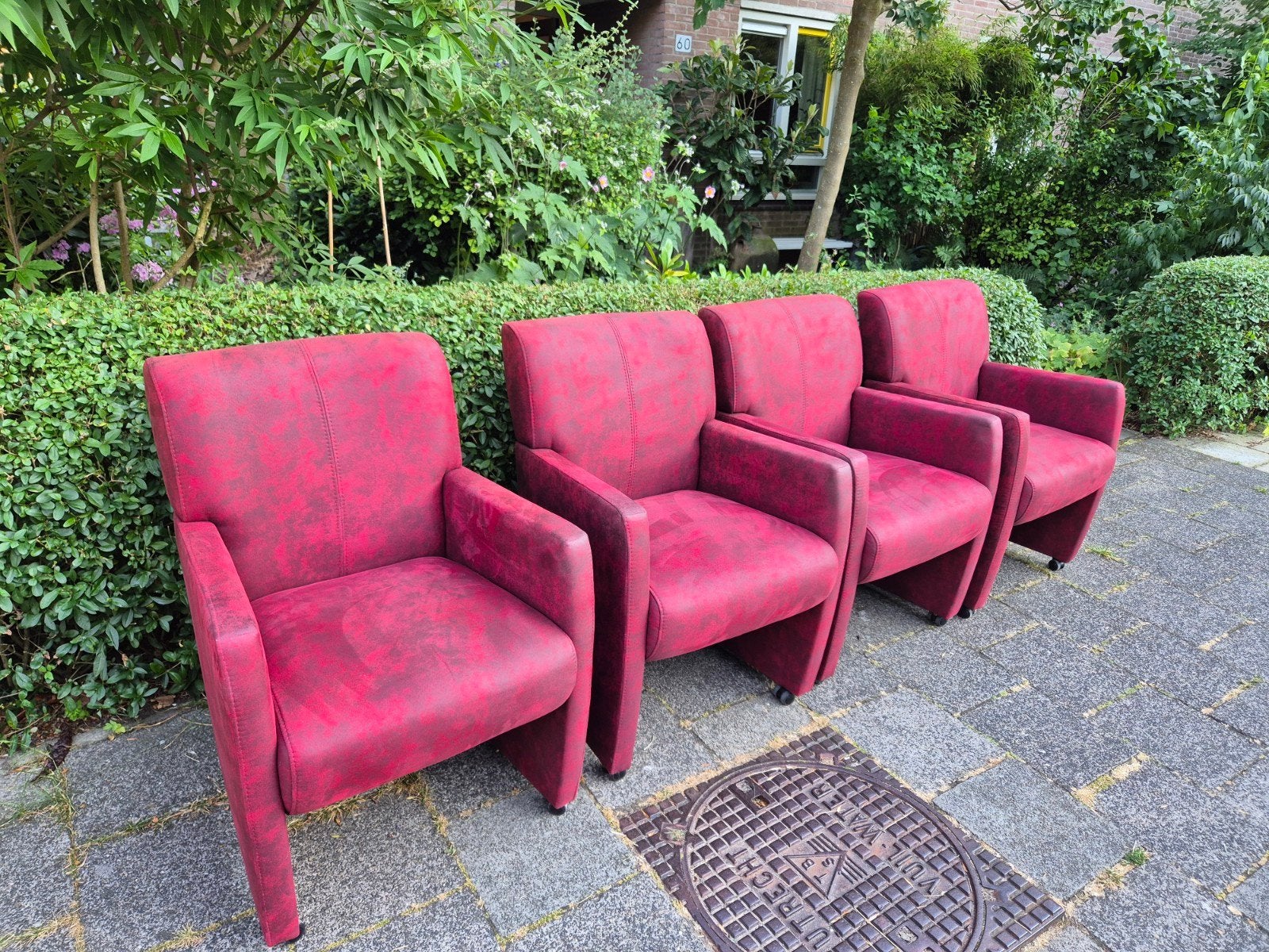 4 eetkamerstoelen van Goossens Wonen (met wieltjes), Ophalen, Gebruikt, Rood, Vier
