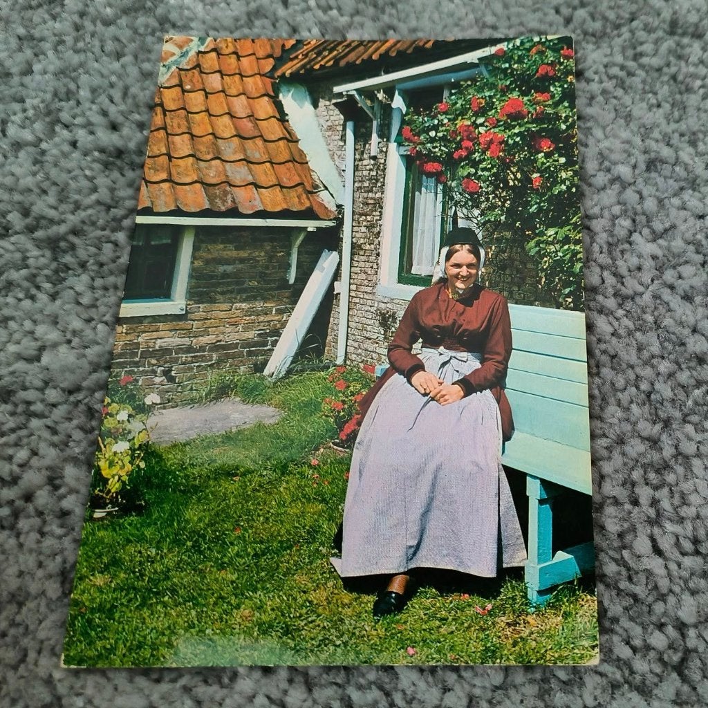 Kaart Terschellinger klederdracht(35), Ophalen of Verzenden, 1960 tot 1980, Gelopen, Klederdracht