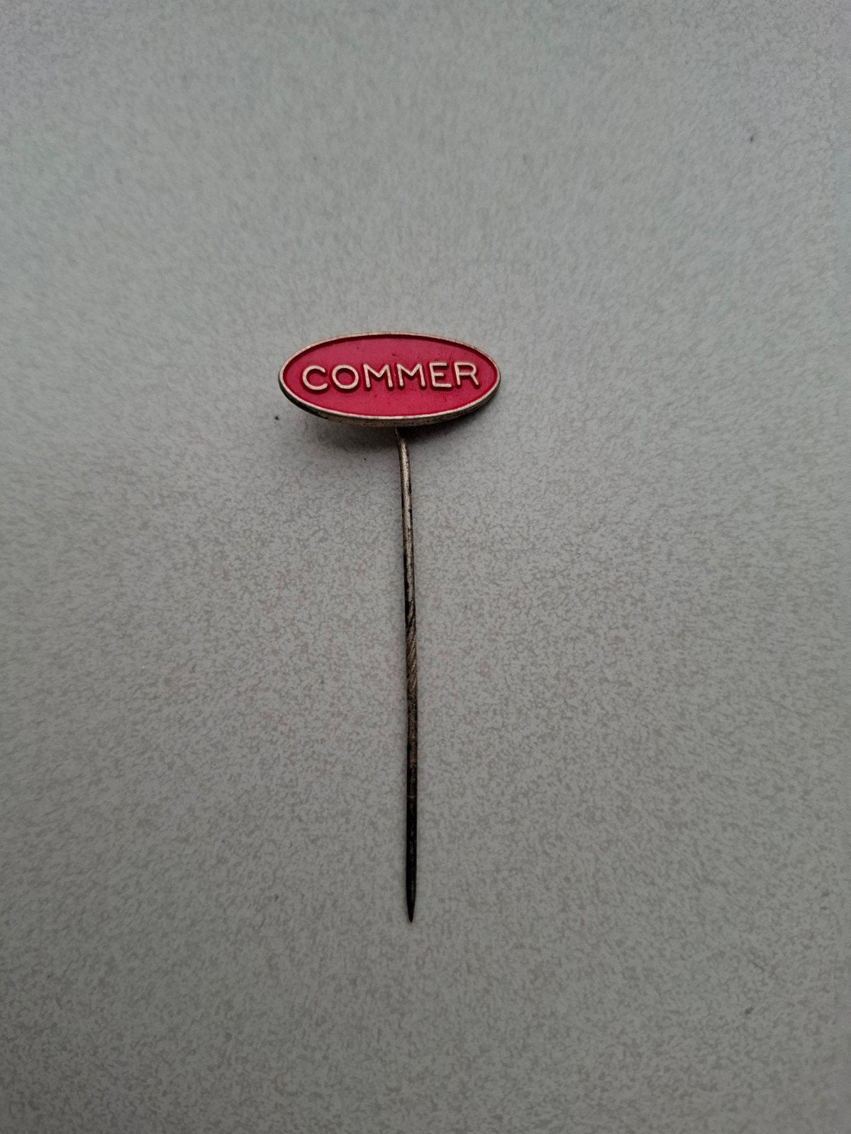 Vintage speldje pin prikker steekspeld Commer, Ophalen of Verzenden