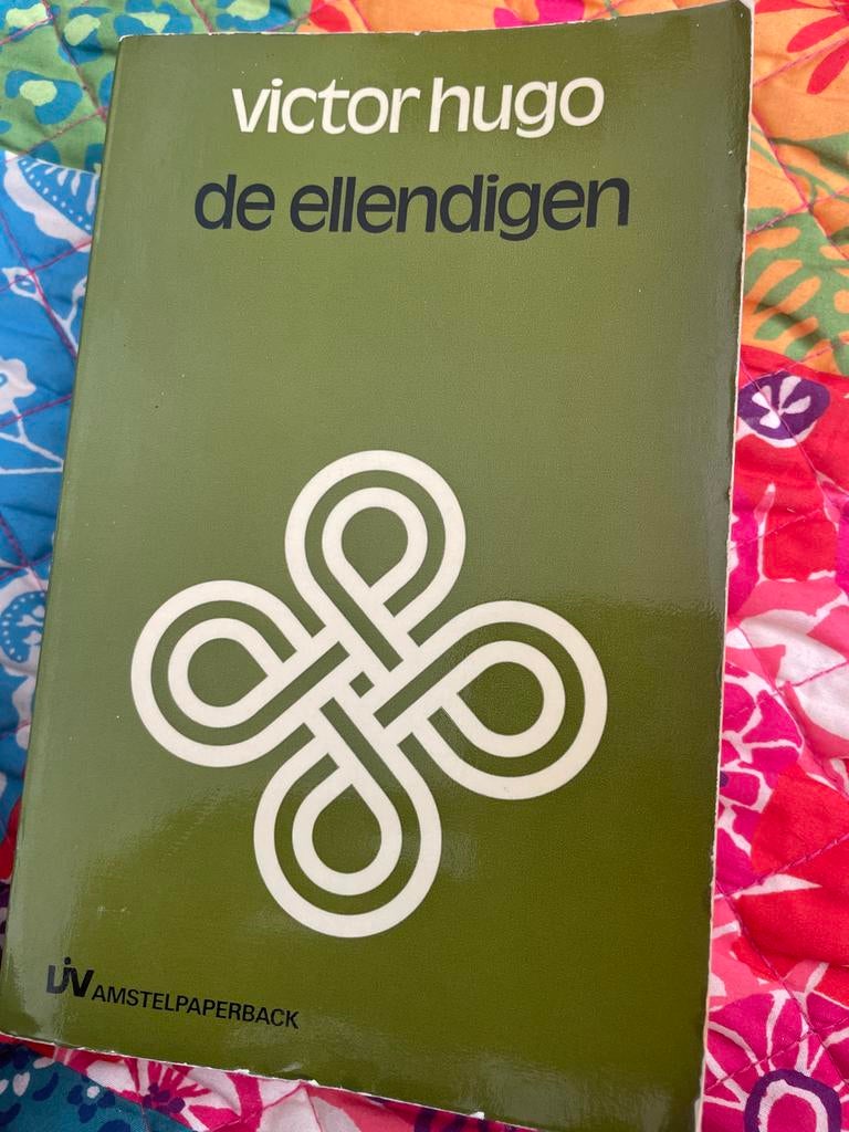 De Ellendigen - Victor Hugo (Amstelpaperback), Boeken, Ophalen of Verzenden, Gelezen, Europa overig