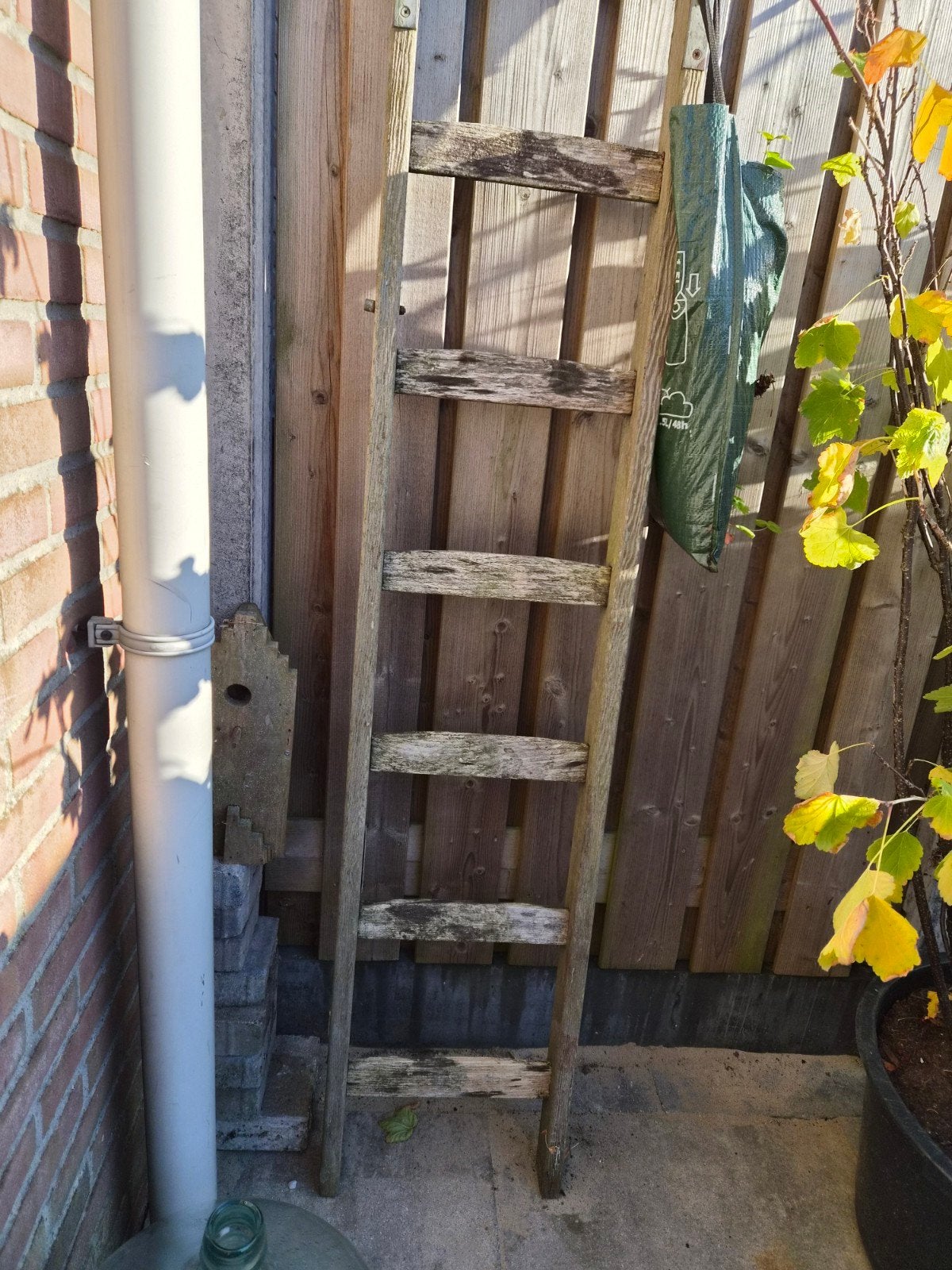 Oude houten ladder - Decoratief, Doe-het-zelf en Verbouw, Ladders en Trappen, Ophalen, Gebruikt