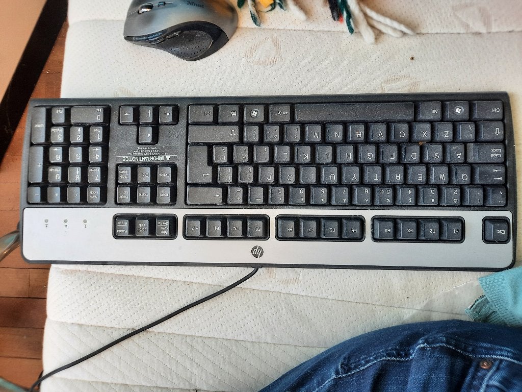 Oude Computer + Toetsenbord, Ophalen, 64 GB of meer, Gebruikt, 64 GB
