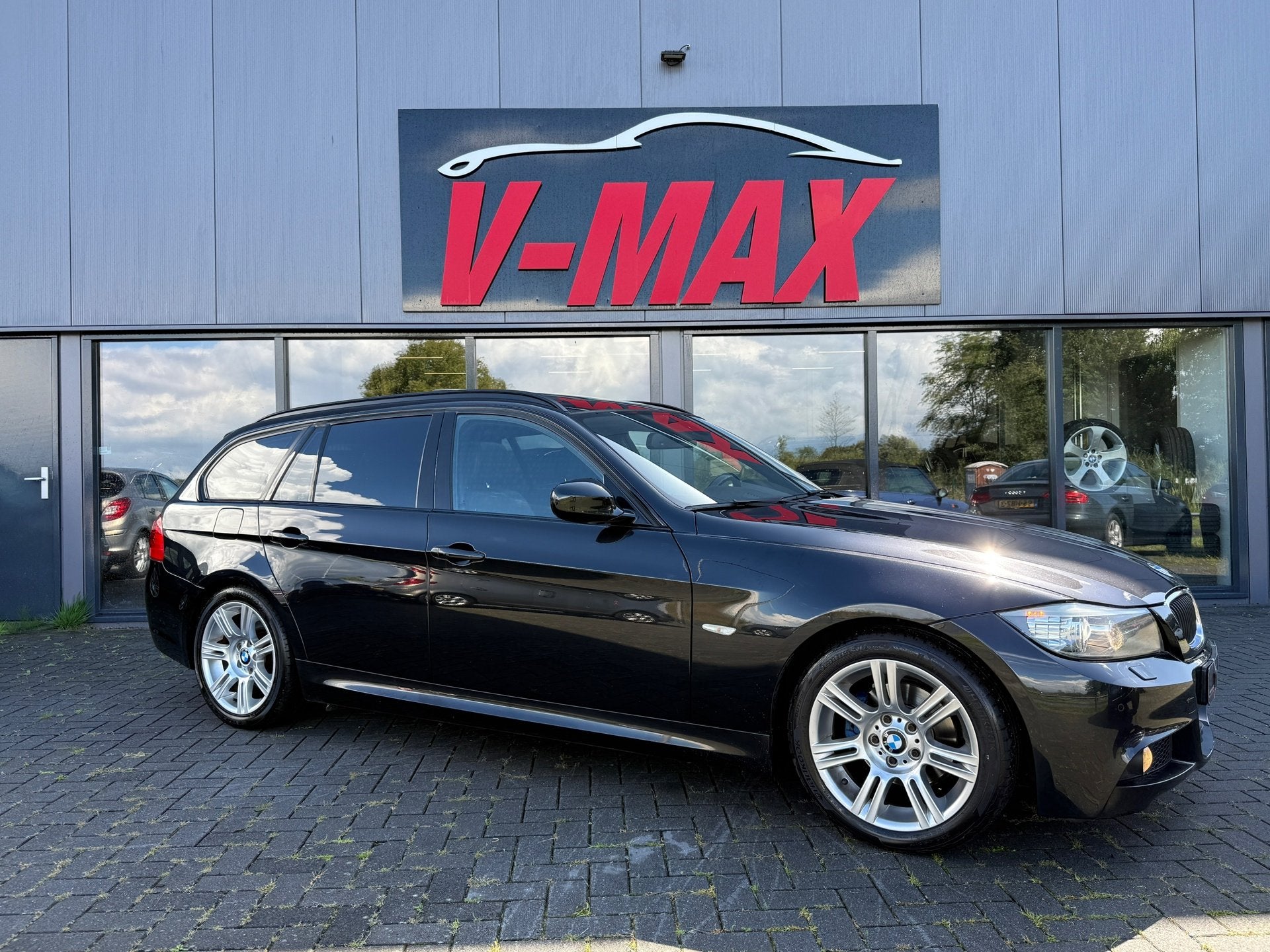 BMW 318i 2.0 LCI M-Sport Pano NaviProf Leer Stoelvw Trekhaak, Euro 5, Achterwielaandrijving, Zwart, Leder