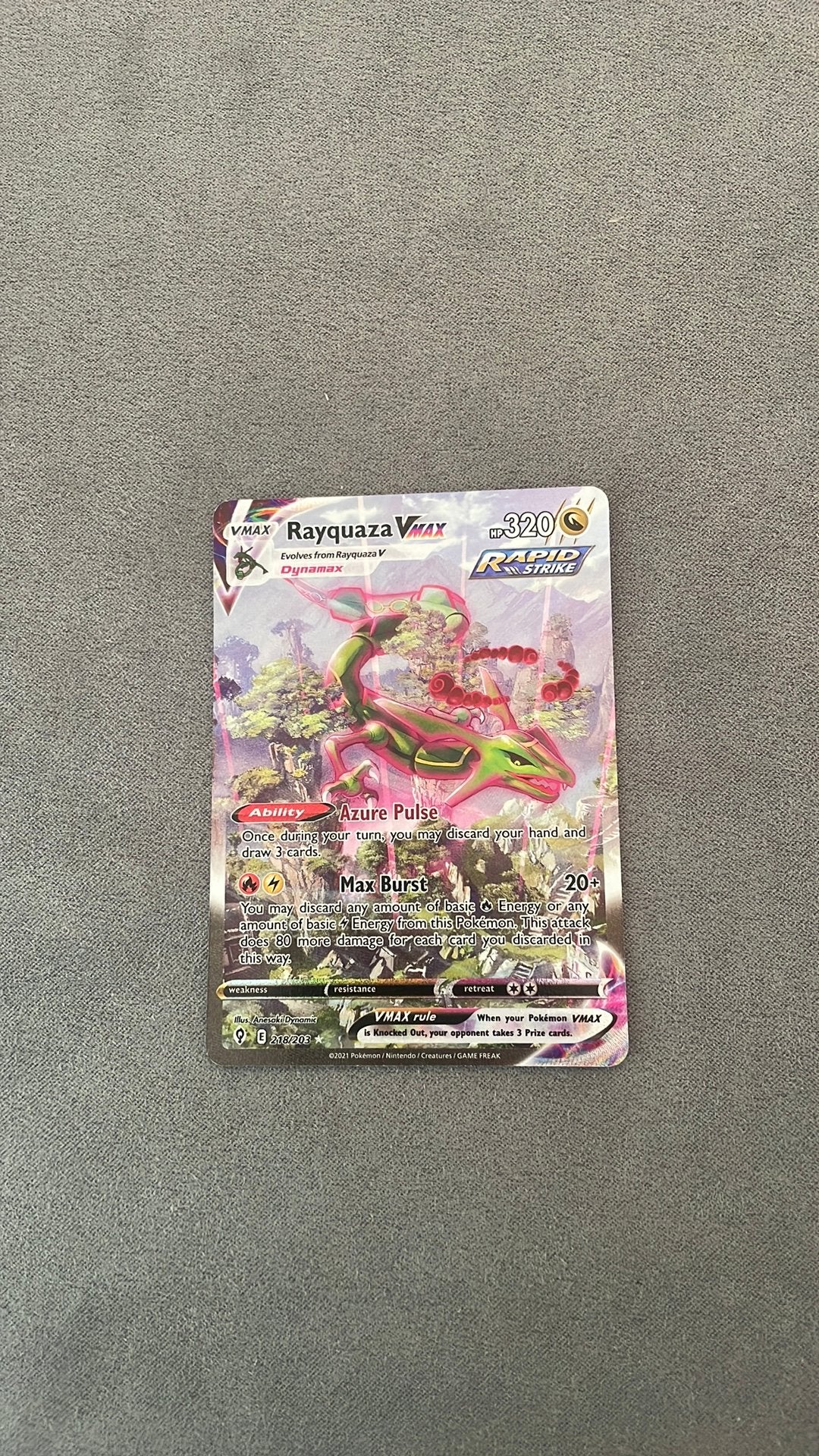 Rayquaza Vmax #218, Hobby en Vrije tijd, Ophalen of Verzenden, Zo goed als nieuw