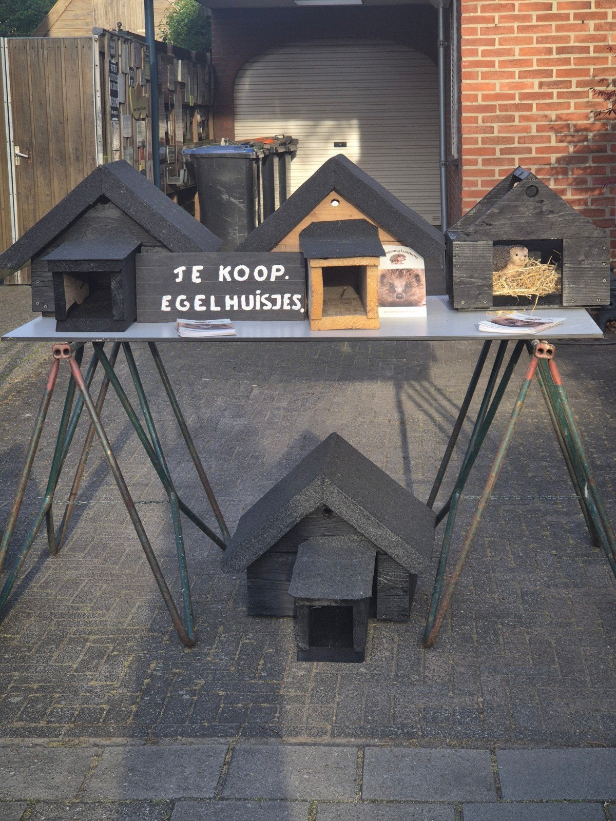 egelhuisjes  tbv Egelopvang Laarbrug., Ophalen